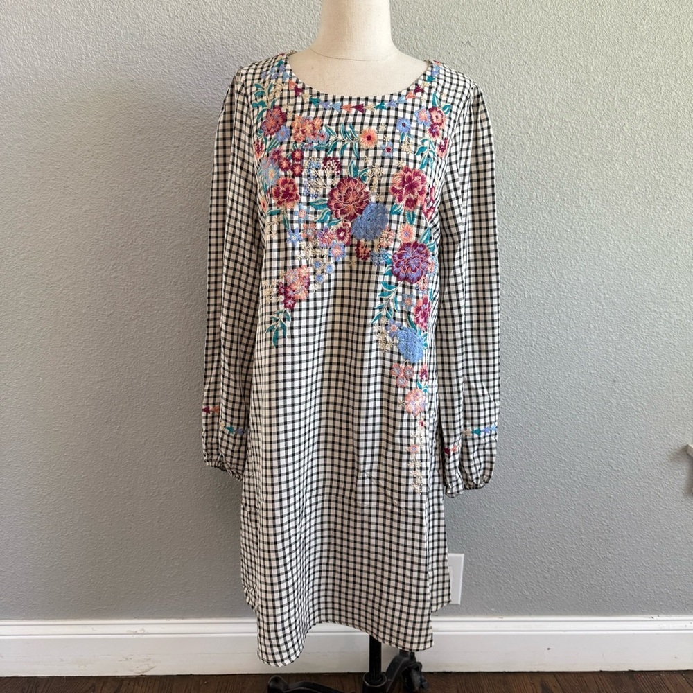 Savanna Jane Floral Embroidered Dress Size Small NWT‎